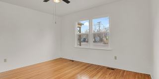 917 N Institute Street Gallery 25