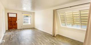 Charming Multi-Unit Living in Prime Northeast Salem Location Charming Multi-Unit Living in Prime Northeast Salem Location Gallery 4