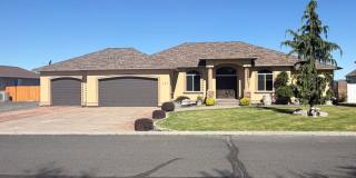 Large Custom Home for Rent in Pelican Point Gallery 1