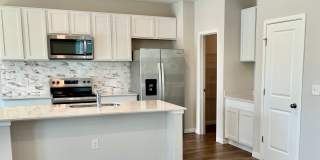 Large 4 Bed, 3 Bath Home with Loft – Built in 2024! Gallery 11