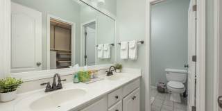 Stylish 3-bedroom townhome in Vermillion in Hustersville Gallery 8
