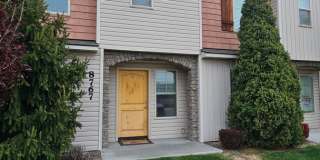 Outstanding Location with Community Pool! Gallery 1