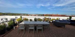 Beautifully Furnished 1/1 Apartment in Downtown Broad St.- $2,350 Gallery 33