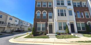 Bright and airy 3bd 3.5bth end of group garage townhome located in Shannon Glen community. Gallery 1