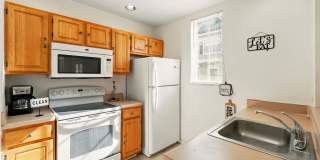 Charming and Spacious 4-Bedroom, 3-Bathroom Fully Furnished Townhome  in the Sought-After Venetian Bay Villages Community Gallery 18