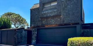 Luxurious Coastal Living: Fully Remodeled 3-Bed, 3.5-Bath with Ocean Views in Sea Point Gallery 32