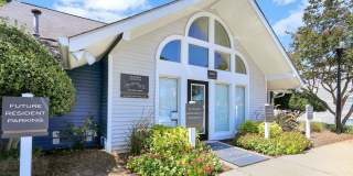 The Laurel Apartments Gallery 13