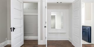 Elegant Renovation! HUGE 1 Bed 1 Bath Available Now! Gallery 20
