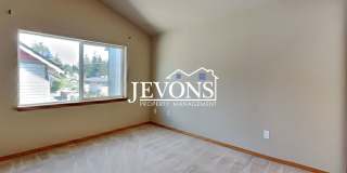 Charming two-story condo with two master suites - Pet Friendly! Gallery 19