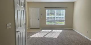 Beautiful 2/2.5 in Desirable Arrowood Community Gallery 3