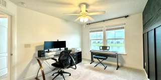 Beautiful Townhome in a perfect location Gallery 14