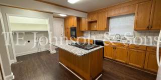 Spacious One Level Home with Den, Granite Kitchen Island, and 2 Car Carport Gallery 17