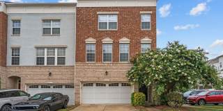 22667 FLOWING SPRING Square Gallery 1