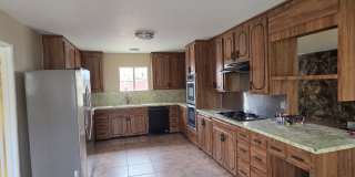 4-Bed, 2.5-Bath House w/2-Car Garage & Pool Gallery 16