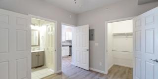Stunning 2 Bedroom 2 Bathroom condo In Aurora with a garage! Gallery 16