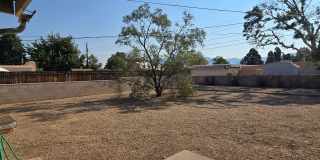 3 Bedroom 2 bathroom minutes from UNM and local shopping Gallery 12