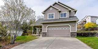 Beautiful 3 bed/2.5 bath single family home w/attached 2 car garage Gallery 1