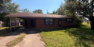 This 3-bedroom, 1-bathroom house in Russellville, AR Gallery 1