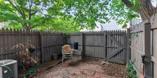 Charming & Restored 2BD/2BA Historic Rowhouse in Historic Snows Court Gallery 15