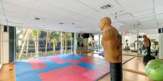 18671 Collins Ave Gallery 49