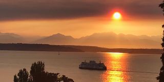 Stunning Sound & Olympic Mountain View Home in North Admiral Gallery 47