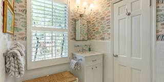 3204 Abercorn Street Gallery 18