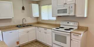 Charming 3 Bed, 2 Bath Ranch Gallery 4