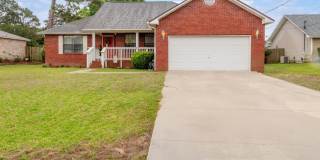 Beautiful 3-Bedroom Home with Screened Porch Gallery 1