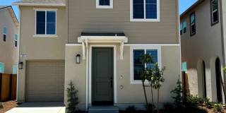 Like New 3 Bedroom 2.5 Bathroom Home Available 11/1/26 Gallery 1