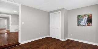 4 Bedroom, 1.5 Bath house in Shelby Park, Fenced, Off-street Parking, Pets OKAY! Gallery 13
