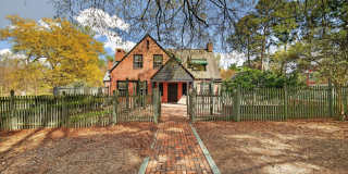 Luxurious Four Bedroom Home! Luxurious Four Bedroom Home! Gallery 1