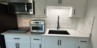 Charming Renovated 1-Bedroom Suite – Just Minutes from Downtown St. Petersburg Gallery 6