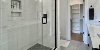 629 N Queen Street Gallery 40