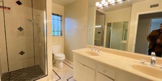 Large: 4 Bedroom 2.5 Bath Home Gallery 16