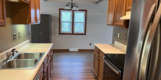 TONS OF SPACE AND STORAGE!! AVAILABLE NOW!! Gallery 7