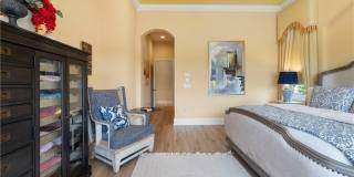 130 SE Bella Strano Gallery 40