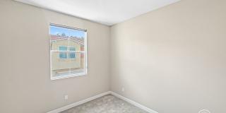 Bright 3BD/2.5BA Townhouse in Vista with Community Pool, In-Unit Laundry & 2-Car Garage Gallery 12