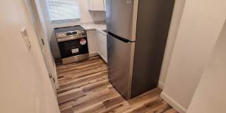 Newly Renovated One Bedroom House, Downtown Location Gallery 4