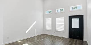 317 Porter St Gallery 6