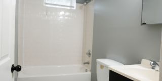 819 E 41st St Gallery 15