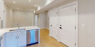 Charming 4 Bedroom-No Broker Fee Gallery 4