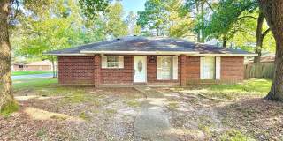 Spacious 4 Bedroom Home with Bonus Room in O'Neal Place Gallery 1
