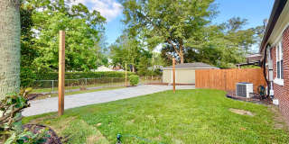 3/2 Duplex Conveniently Situated in an Established Neighborhood! Gallery 25