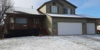 4 BED | 3.5 BATH | TRIPLE GARAGE | RED ROCKS Gallery 1