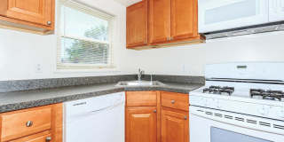 Crestwood Apartments Gallery 8