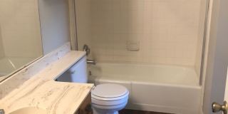 UT PRE-LEASE: 2 bed/2 bath West Campus Condo with cathedral ceilings, washer/dryer, 2 RSVD Pkg, Balcony Gallery 9