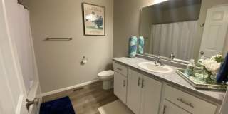 Modern 3 Bedroom 2 Bathroom Townhome Gallery 8