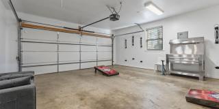 407 NW H Street Gallery 19