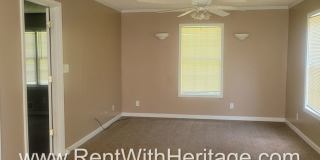 GREAT HOME / 3 BEDROOMS AND BONUS ROOM / GREAT LOCATION /  PRIVATE FENCED YARD Gallery 21