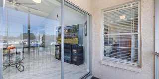 Beautifully Updated Condo Gallery 33